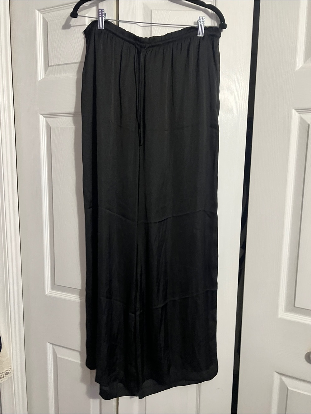 Divided Black Elastic Waist Wide-Leg Pants